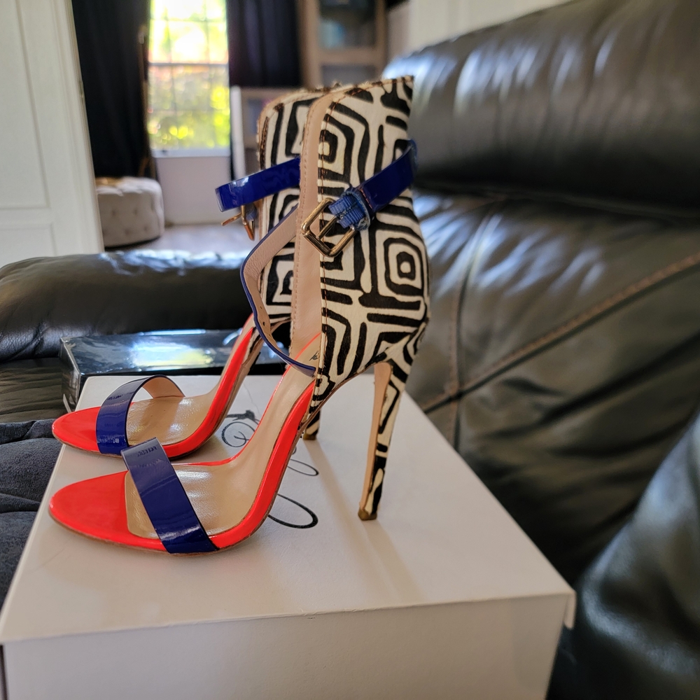 💥Closet Blowout 💥Stylish Black and White Geometric Heels with Red Blue Accents